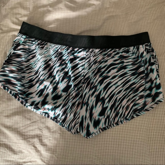 NIKE shorts - Picture 2 of 6